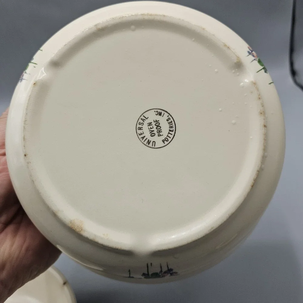 Vintage Universal Potteries Floral Casserole Made In USA Oven Proof Cottagecore